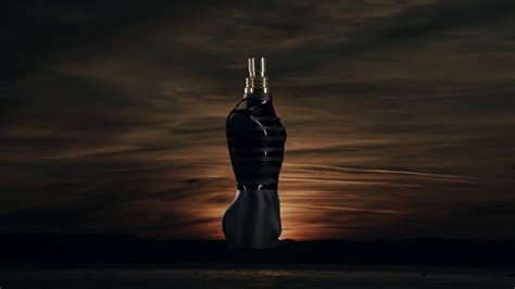 La nariz detrás de esta fragrancia es francis kurkdjian. Jean Paul Gaultier Le Male Le Parfum - YouTube