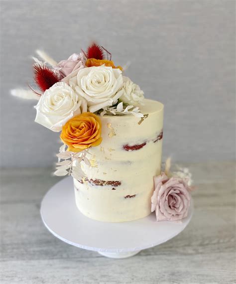 Semi Naked Cake With Fresh Flowers Chaos Couture Cakes By Nadia