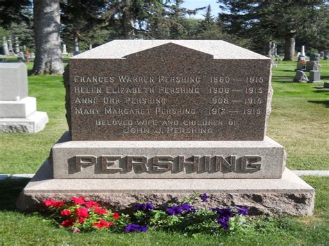 Pershing overvejede kort at andrage hæren for at lade ham studere jura og forsinke starten på hans obligatoriske militærtjeneste. A General's Family Tragedy - US Represented