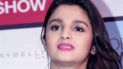 Alia Bhatt Tempting Pose Telugu Youtube