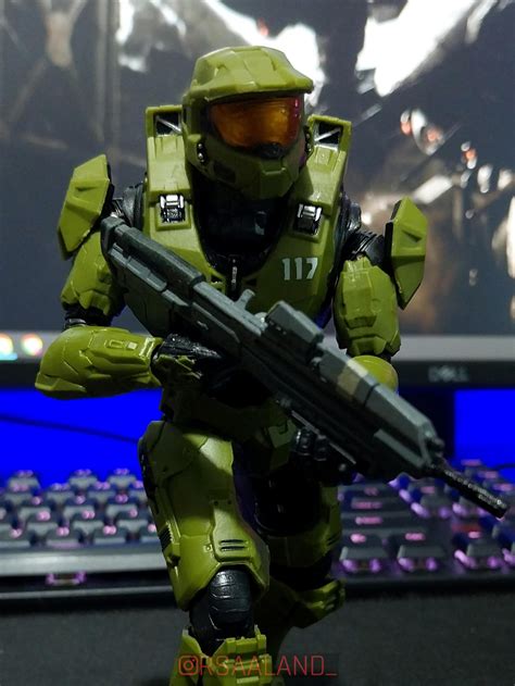 The Knockoff Of The 1000toys Master Chief Is An Absolutely Incredible
