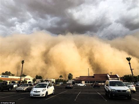 The Haboob Returns Enormous Wall Of Dust Rolls Through Phoenix Daily