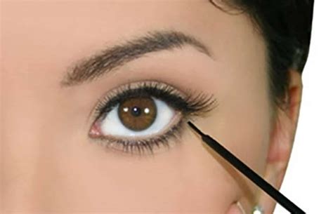 Liquid eyeliner comes in two main types: 10 Winged Eyeliner Mistakes You Need To Stop Making ASAP | Blushy Babe