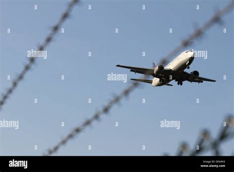 Airport Fence Hi Res Stock Photography And Images Alamy