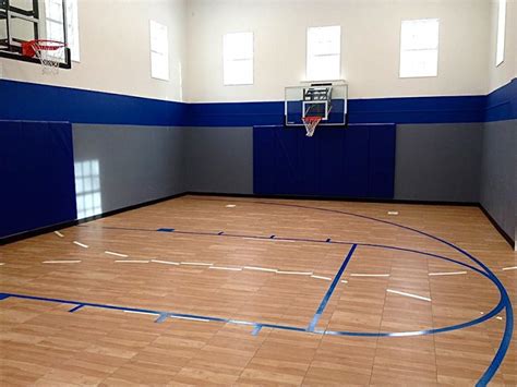 Get the basketball court that fits your needs. Indoor Basketball Court, Healthy Support for More Private and Fun Exercise | HomesFeed