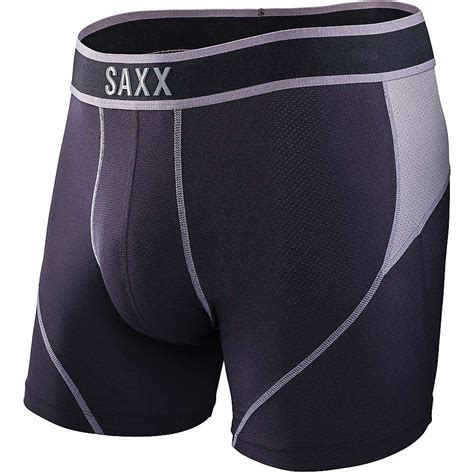 Hombre en ropa activa y zapatillas aisladas en blanco. SAXX Men's Kinetic Boxer en 2020 (con imágenes) | Estilo ...