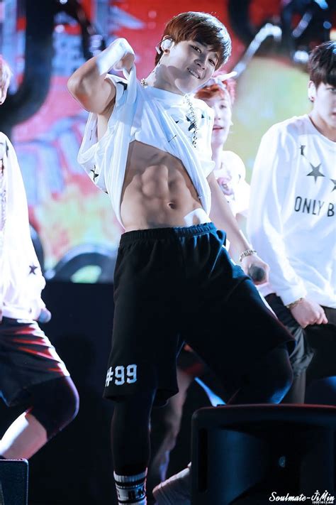 Fangirls Get Ready To Sceam Youre About To Witness The God Of Abs