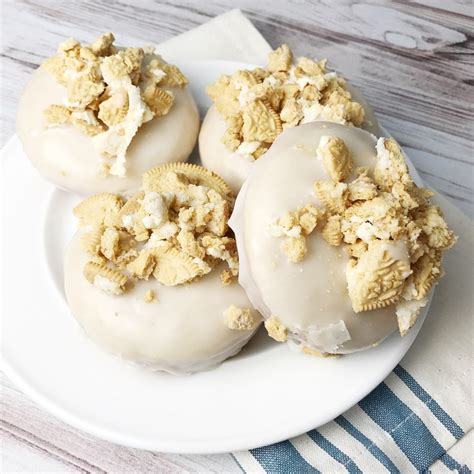 Baked Vanilla Buttermilk Donuts With Maple Glaze Kelly Lynns Sweets