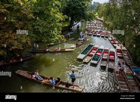 Oxford, UK, 8th September 2023. Students having fun punting on the