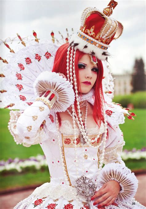 Queen Of Hearts Costume Inspiration Alice In Wonderland Costume Halloween Fete Halloween