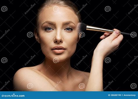 Schoonheid Model Het Van Toepassing Zijn Make Up Stock Foto Image Of