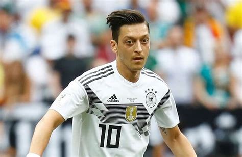 Arsenal'de forma giyen mesut özil, eski takım arkadaşı lukas podolski'nin galatasaray'a transfer olarak doğru bir karar aldığını söyledi. Mesut Ozil explains refusal to sing anthem - Turkish ...