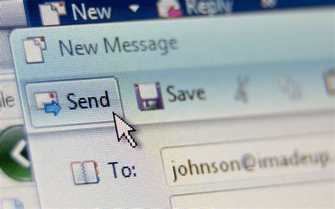 Đừng để Email Cứng Nhắc Tô Xám Bức Tranh Truyền Thông Nội Bộ Của