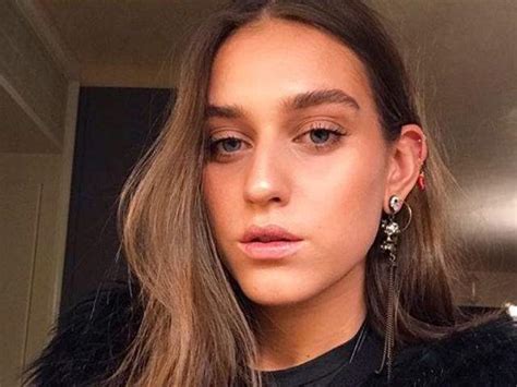 Her birthday, what she did before fame, her family life, fun trivia facts, popularity rankings, and more. Gaia Gozzi, problemi col corpo? "Orecchie e naso dantesco ...