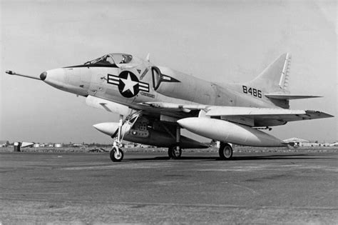 Prior to october 1962, there were six skyhawk designations: アメリカ海軍 Douglas A-4 Skyhawk 8486 厚木飛行場 航空フォト | by apphgさん ...