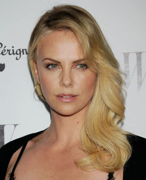 Charlize Theron 演员s Who Almost Died On Set 照片 从 Darrin 24 照片图像 图像