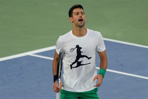 Djokovic vuelve a jugar en Dubái después de su polémica expulsión de