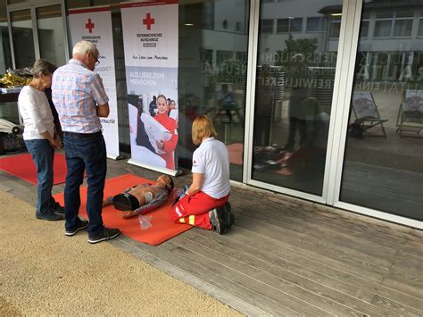 Rotes Kreuz Lud Zum Erste Hilfe Kurs Salzburg Stadt