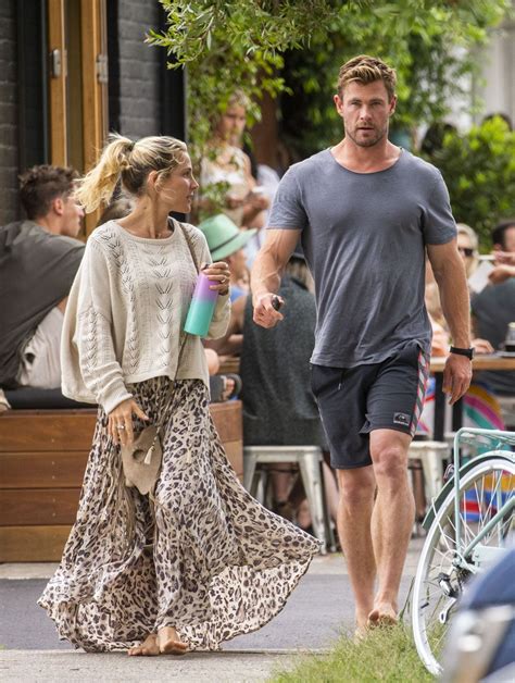 elsa pataky and chris hemsworth out for breakfast in byron bay 09 23 2020 hawtcelebs