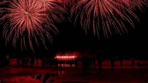 Download Wallpaper 1366x768 Salute Fireworks Red Celebration