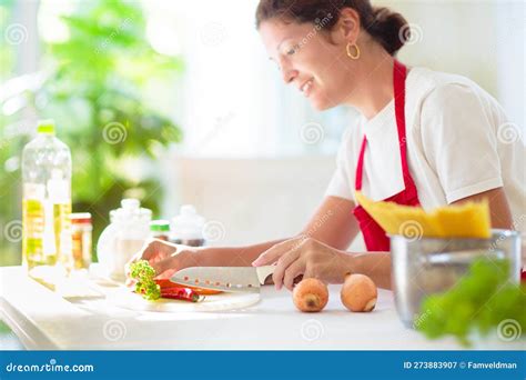 Woman Cooking Dinner Cook Spaghetti Stock Image Image Of Chili