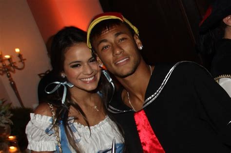 Neymar Sobre Marquezine Somos Amigos E De Vez Em Quando Nos Falamos Heloisa Tolipan
