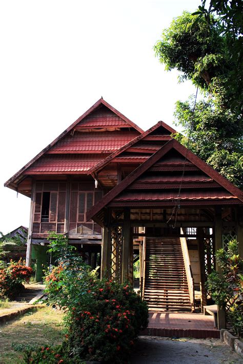 28 Gambar Rumah Adat Sulawesi Tengah Dan Penjelasannya Paling Baru