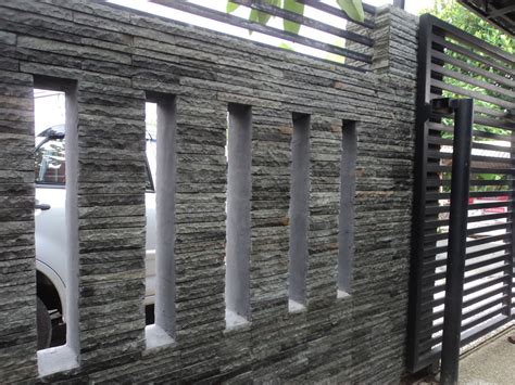 Pagar besi hitam dipadu pilar besar dari batu bata. Desain Pagar Rumah Dari Batu Bata - Jual Bata Ekspos