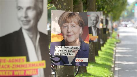 Das politische system deutschlands ist bundesstaatlich und als parlamentarische demokratie organisiert. Advent, Advent, ein Wahlplakat hängt | MERTON Magazin