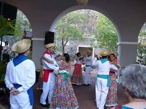 So where in san juan can you find true island cooking? Traditional Puerto Rican dance in old San Juan - YouTube