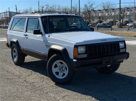 Matching jeep 5 star wheels with center caps. rare 1995 Jeep Cherokee Sport 2 DOOR offroad for sale