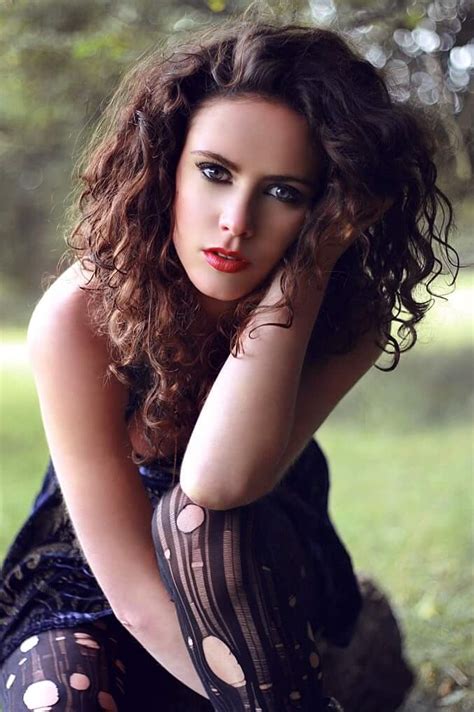 Amy Manson Hot Picture Of Amy Manson
