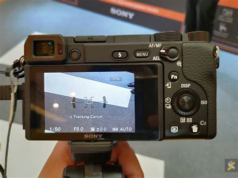 The sony a6400 offers fantastic specifications for the price and features. Sony RX0 Mark II & a6400 Diumumkan Khas Untuk Vlogger ...