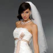 This simple technique will allow you to put a frame around a photo, or put an outline on an object. Brautkleider - Premium Weddings