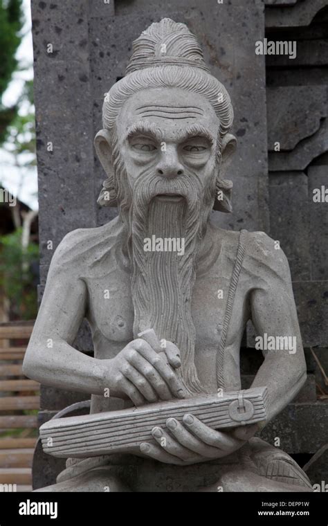 Escultura En Piedra Tallada Estatua Religiosa Asia Bali Indonesia