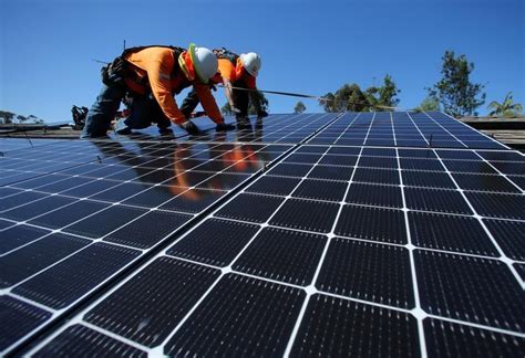 U.S. solar installations to fall more than expected in 2017 | Reuters