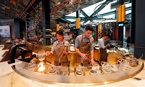 Starbucks Desembarca Con Una Cafetería De Lujo En Milán Para Convencer