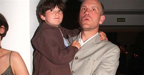 John Malkovich Et Son Fils Loewy à Paris En 1999 Purepeople