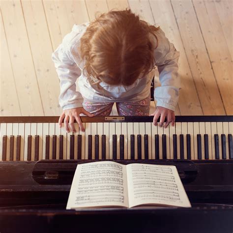 Sintético 93 Foto Como Aprender A Tocar El Piano Desde Cero Mirada Tensa