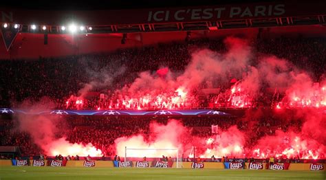 Collectif Ultras Paris Zet Parijs In Vuur En Vlam Indehekken