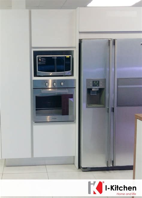 Características de lg smart inverter. Hermosa cocina con empotrado de nevera, horno y microondas ...