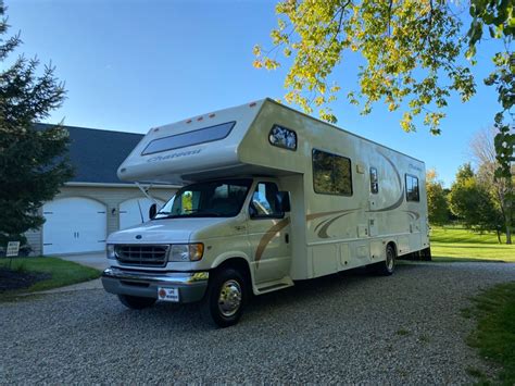 Clean 2001 Thor Chateau Class C Motorhome Only 64000 Miles Used Thor
