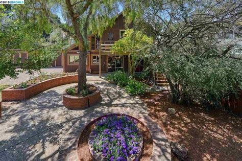 Whoopi Goldbergs Berkeley Home On The Market For 1275m 7x7 Bay Area