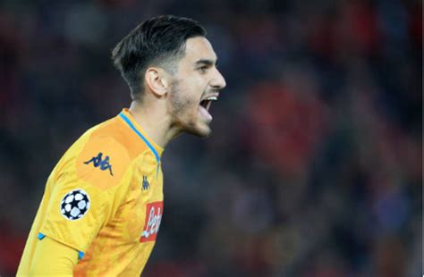 Il presidente aurelio de laurentiis, dopo il mancato rinnovo contrattuale con lo sponsor tecnico kappa, avrebbe deciso di autoprodurre le casacche che i. Vendita maglie calcio poco prezzo 2019 2020: Napoli ...