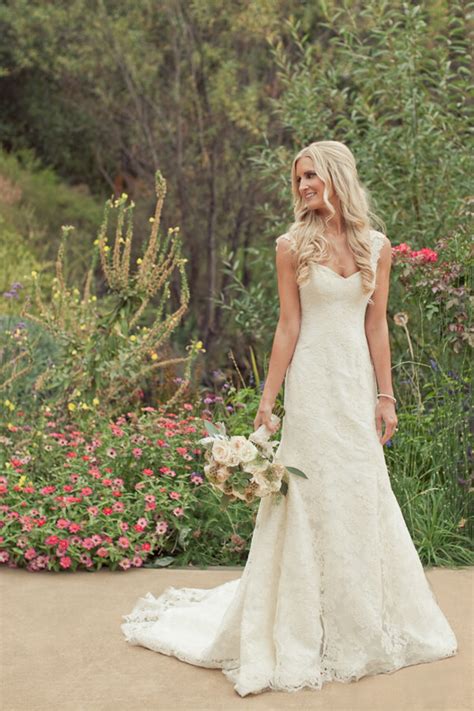 This vintage dress can be used not only for weddings but for other occasions as well. 20 Best Country Chic Wedding Dresses: Rustic & Western ...