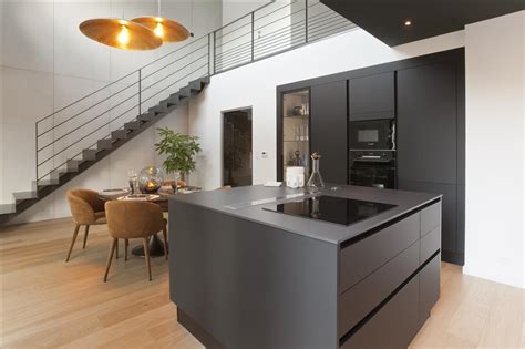 Voir plus d'idées sur le thème amazon.fr : Cuisine ouverte de style moderne noir par Denis LE MESLE | Raison Home