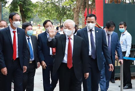 Nhân sự duy nhất được ban chấp hành trung ương và ủy ban thường vụ quốc hội giới thiệu là tổng bí thư nguyễn phú trọng, ngoài ra không có sự ứng cử và đề cử nào khác. Tổng Bí thư Nguyễn Phú Trọng bỏ phiếu bầu cử tại quận Hai ...