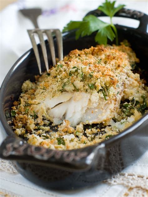 Succulent fish covered with garlicky breadcrumbs and baked to perfection. Baked Tilapia (Super Quick and Easy Dinner) | Maven Cookery