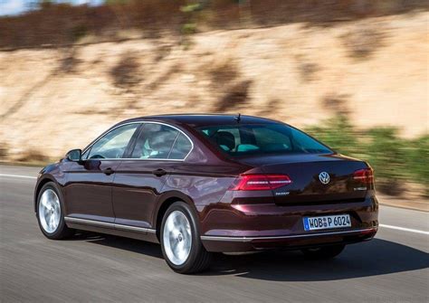 Borang eksterior yang mengagumkan, perbaikan dalaman, operasi bebas masalah semua komponen dan perhimpunan. Volkswagen Passat adalah 'Kereta Tahun 2015' Eropah ...