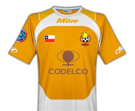 Compadre creo que está fallando y harto en un aspecto, el hecho de que en ambas camisetas. TODO CAMISETA: Camiseta Mitre Cobresal